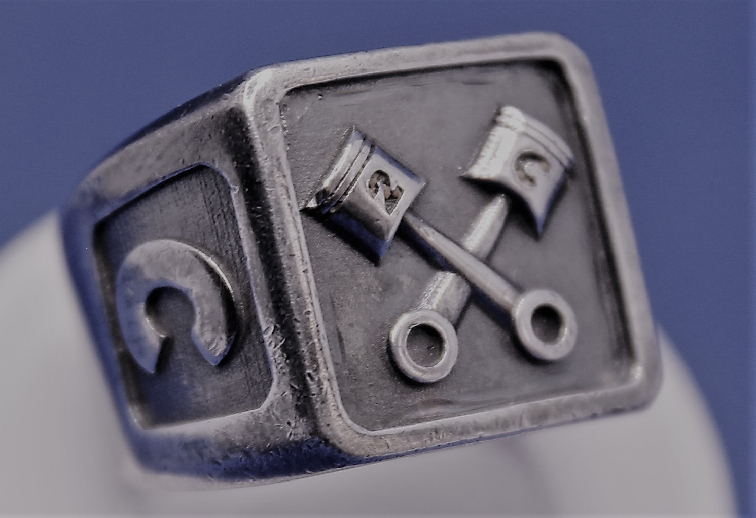 Collezione DueC Anello Quadrato con logo Due Cilindri  